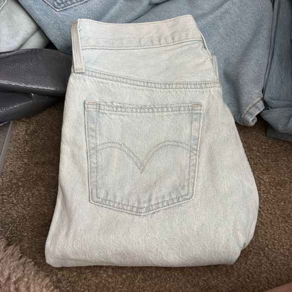 Levi’s 501 Original Cropped Jean in Light Indigo - Picture 7 of 8